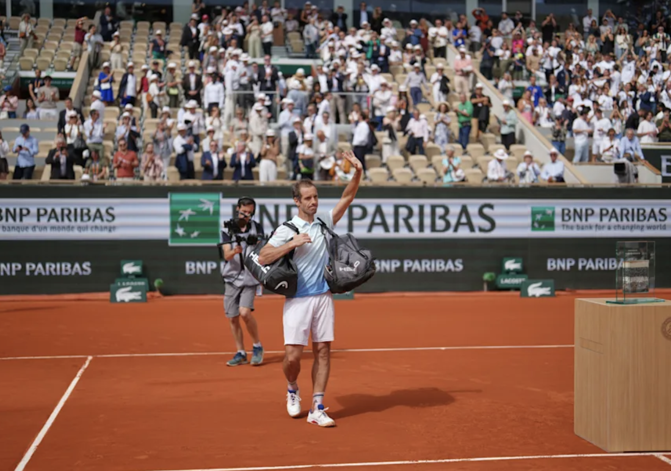 B体育官网下载APP-bsports官方平台-Bsports必一体育官网-🎾法网男单第二轮：加斯奎特0-3不敌辛纳，结束23年职业生涯